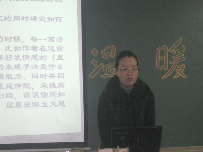 11月14日高一年级召开以“温暖 奋进 共荣”为主题的期中考试分析会