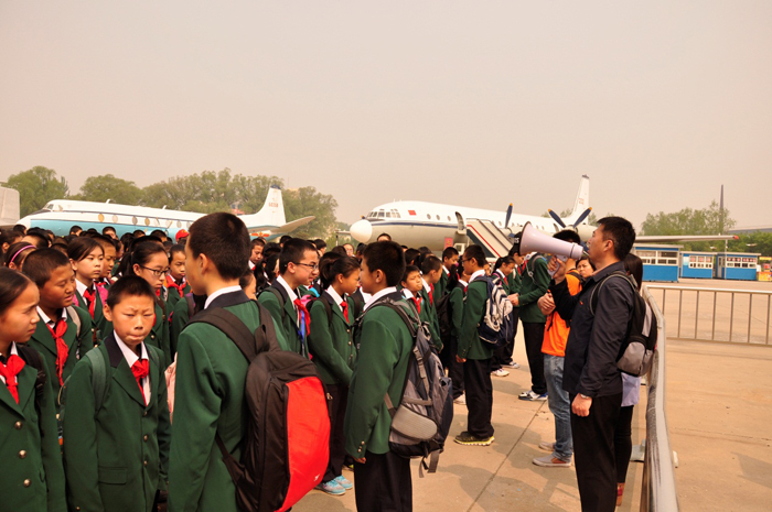 北京二十中学初一年级开展中国航空博物馆爱国主义社会实践活动
