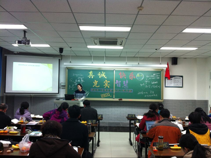 高二年级全体教师召开期中考试分析会