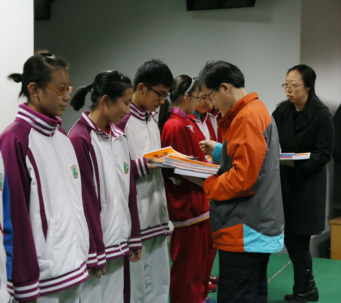 北京二十中新都校区全体师生召开期中总结表彰大会