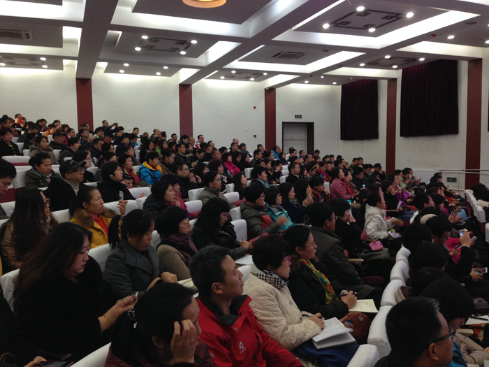 高一年级家长会顺利召开