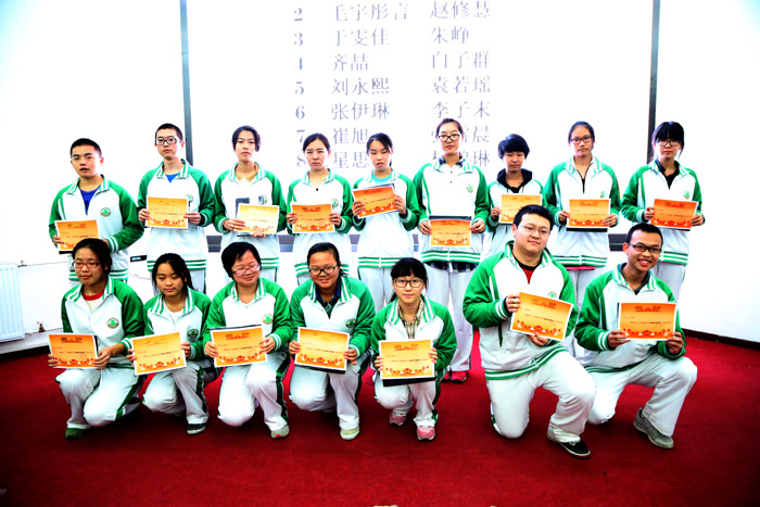 高二年级召开期中学习分析会