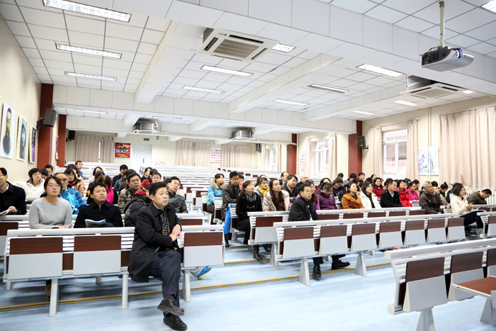 11月27日召开高中部全体干部教师期中质量分析会