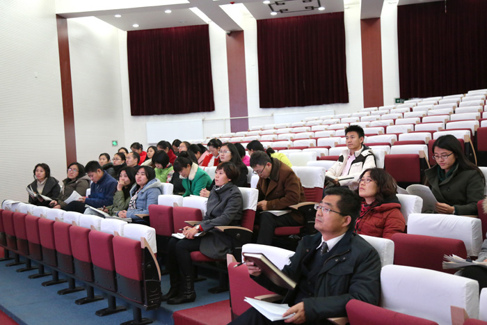 初中部召开全体干部教师期中质量分析会