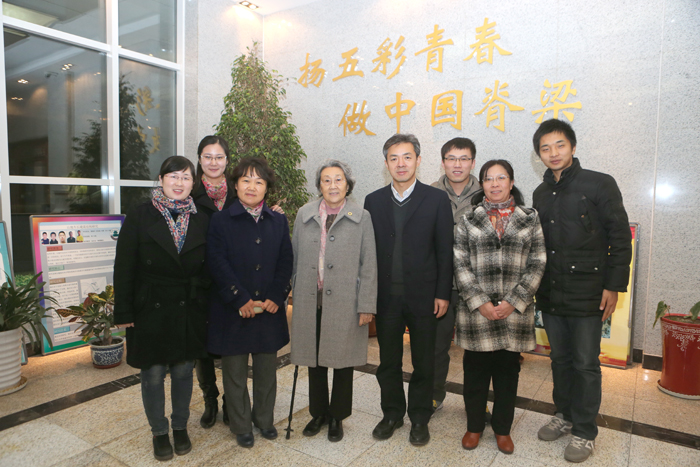 周秉德女士应邀参加我校“青春榜样进校园，我与名人面对面”活动