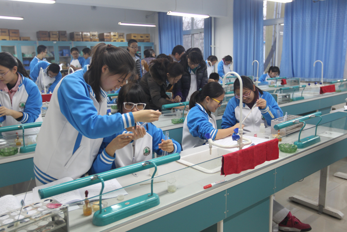 高一年级举行实验开放日活动