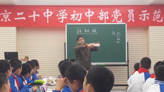2014年12月17日初中部召开党员示范课