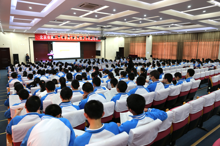 我校举行高一年级研究性学习专题培训会