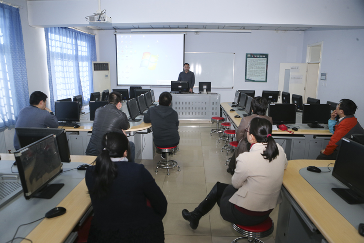 信息技术教研组举行2015年校本课题开题会