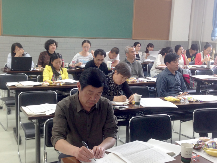 高一年级召开期中考试教师分析会
