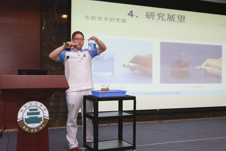 我校举办2015年高中研究性学习结题答辩暨表彰大会