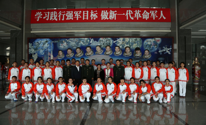北京二十中学高一年级举行航天科技实验班命名仪式