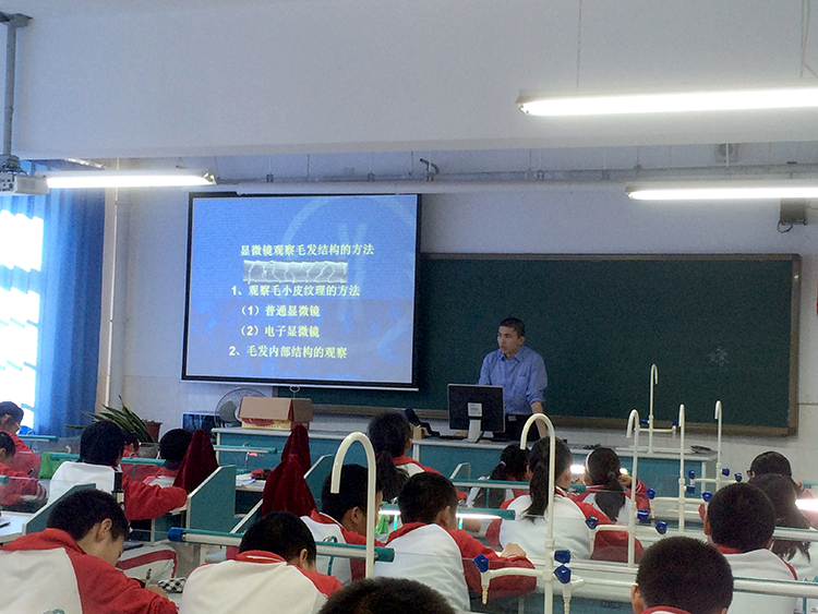 初一年级迎来第二次“开放性科学实践活动”