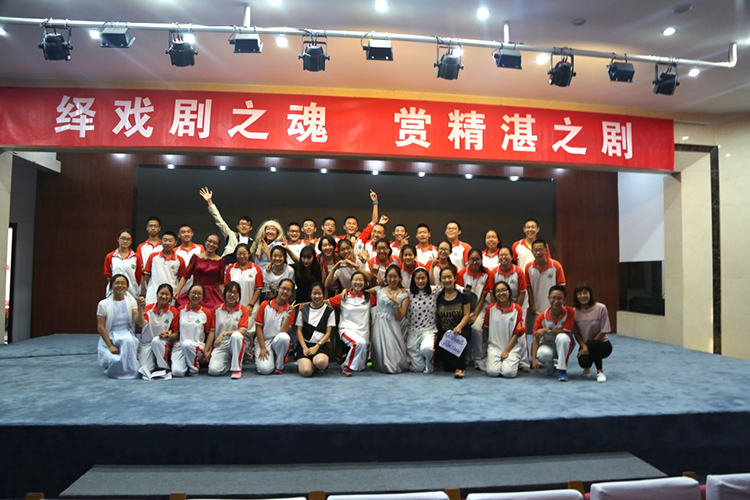 高二年级举办“绎戏剧之魂 赏精湛之剧”主题英语戏剧汇报演出