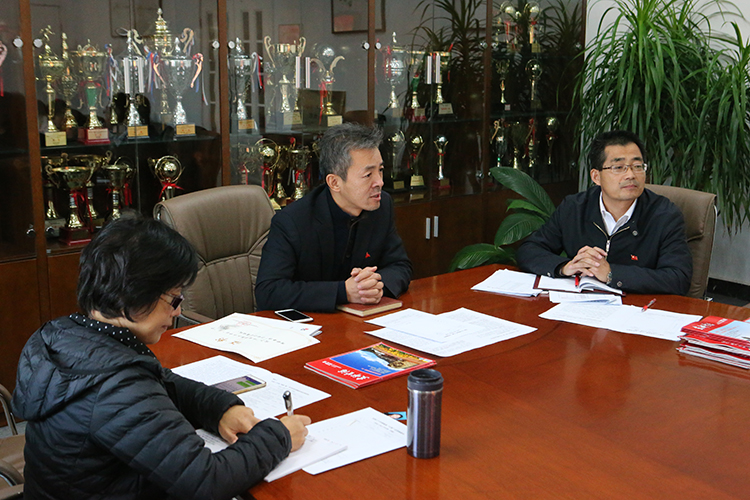 我校召开深入开展”两学一做”教育活动推进会