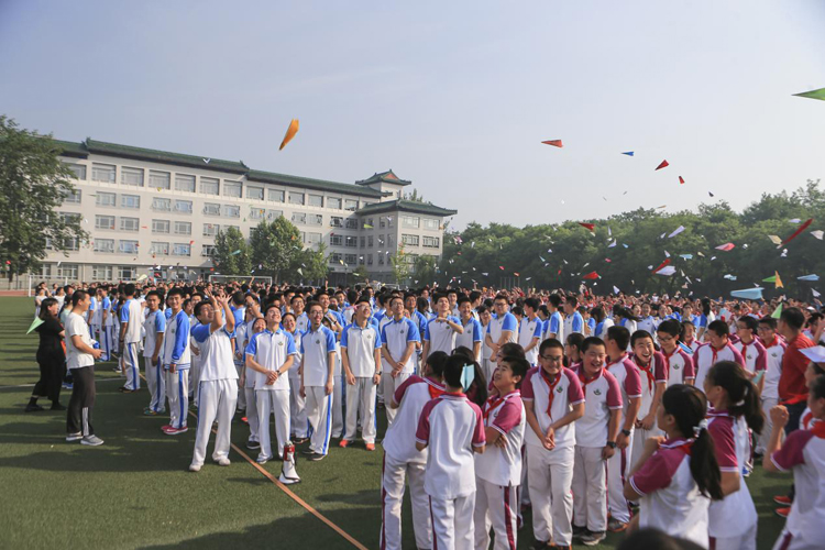 “坚定信念，决胜高考”暨祝福高三特别升旗仪式
