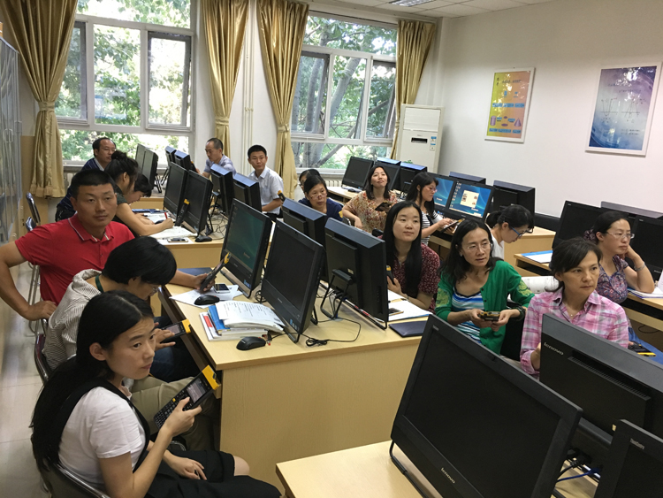 数学教研室初中部教师进行TI技术培训