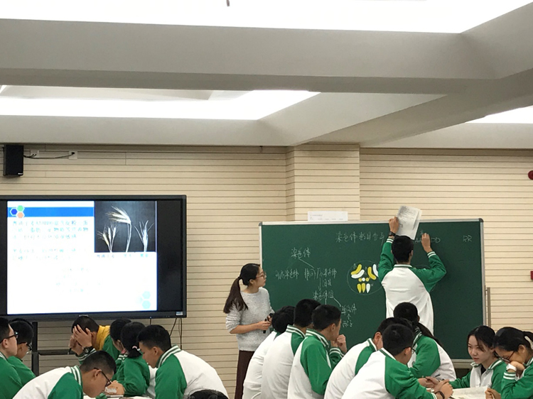 核心引领，问题驱动——生物教研室开展区级研究课及讲座