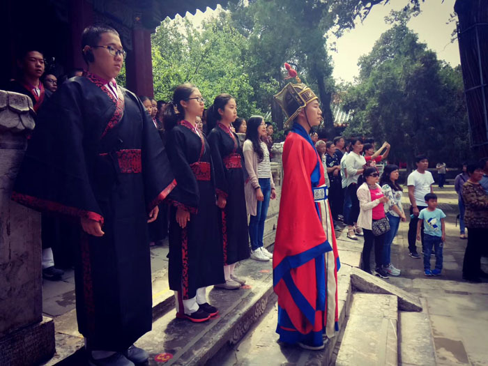 寻道孔府孔庙，问鼎东岳泰山——记初二年级山东研学活动