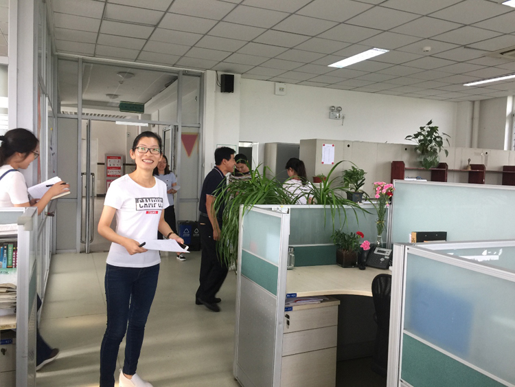 屋净心更静，点亮新学期——记高中部卫生检查评比
