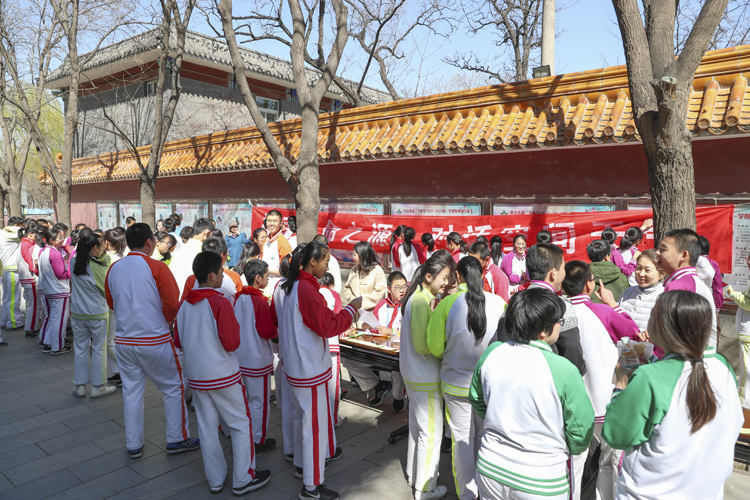 我校举行世界气象日科普宣传活动
