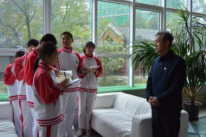 北京市第二十中学“新闻·轨迹”学生新闻采访活动成功举办