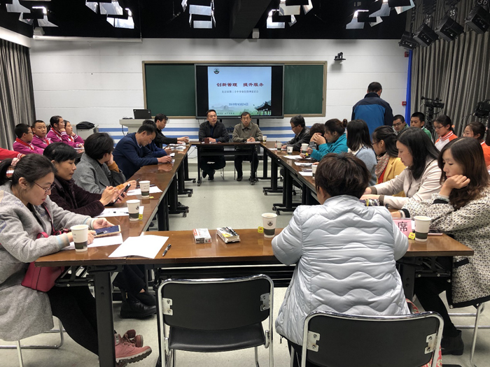 后勤服务中心召开2019-2020学年度第一学期第一次伙委会