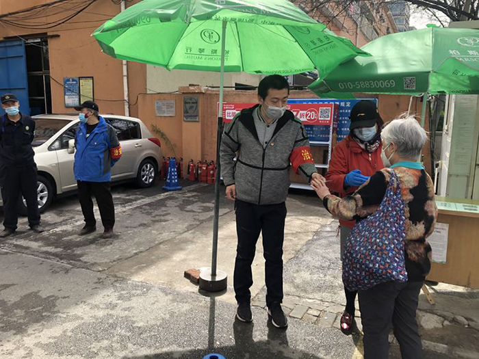 北京市第二十中学教工团服务社区防疫在行动