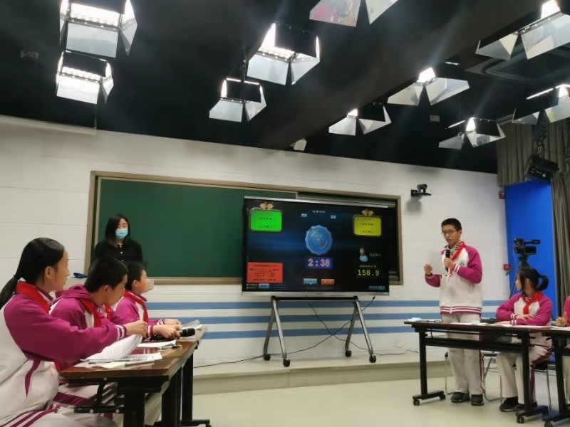 北京市第二十中学初中部成功举办“初二年级辩论赛”