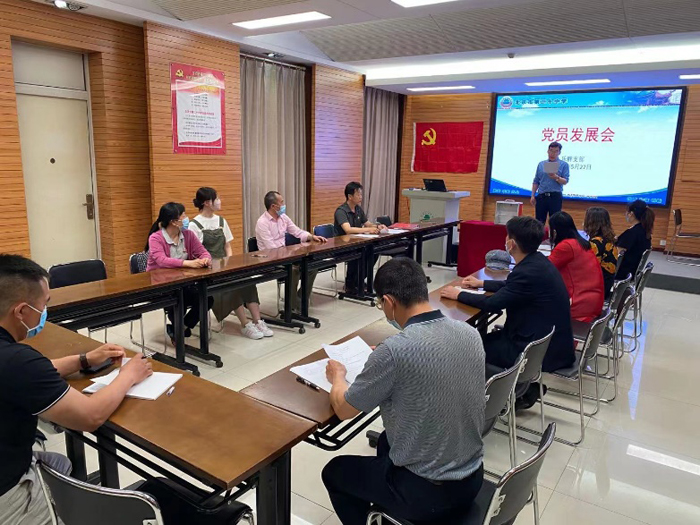 北京市第二十中学党委乐群支部召开党员发展大会