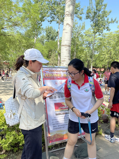 16-学生奔赴老师.jpg