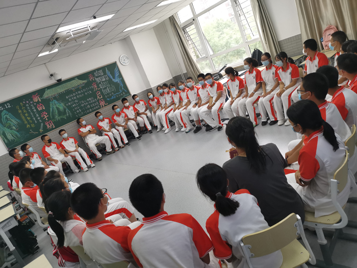高一12班班会.jpg