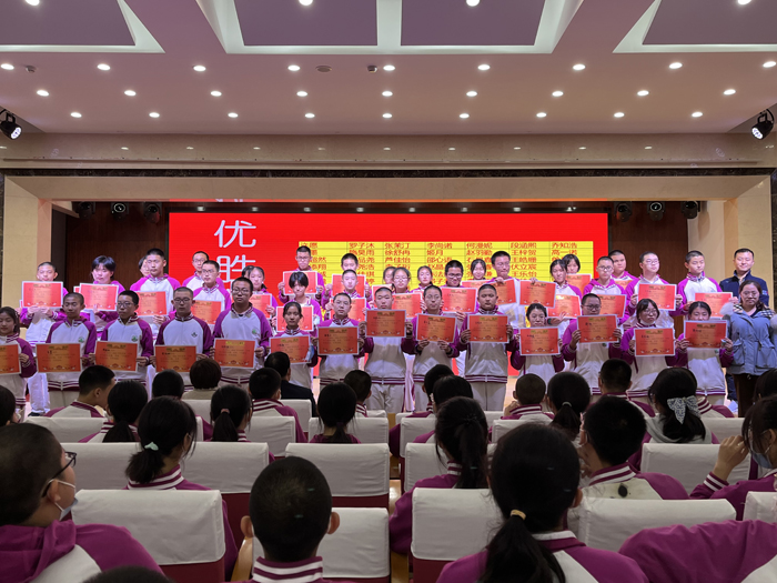 北京市第二十中学初中部召开“初三年级期中学生会”