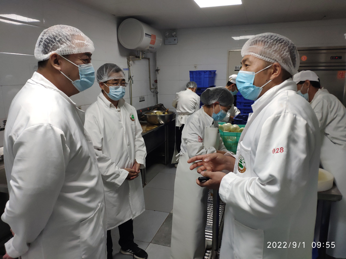 护航“开学第一餐”——北京市第二十中学开展食堂卫生专项自查