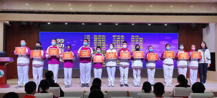 总结·表彰·再出发——北京市第二十中学初中部召开初一年级期中表彰大会