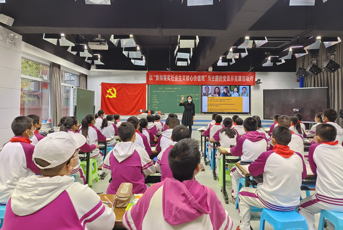 北京市第二十中学党委诚善党支部开展党员示范课活动