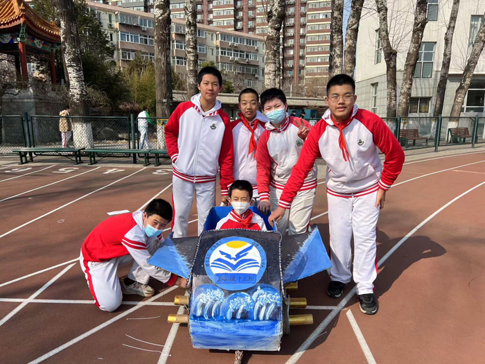北京市第二十中学初中部举办初二年级纸板车比赛