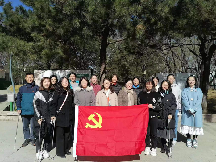 北京市第二十中学诚善党支部开展学雷锋主题党日志愿服务实践活动