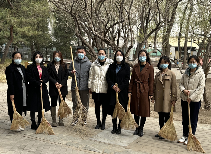 北京市第二十中学弘毅党支部开展学雷锋志愿服务活动