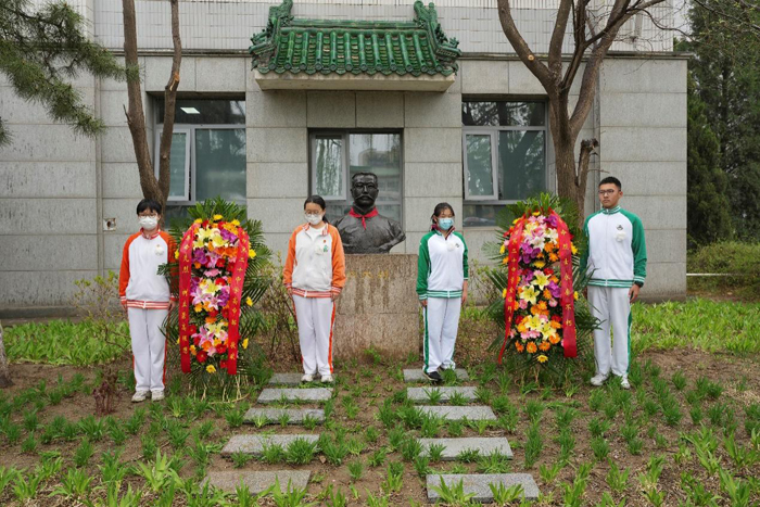 缅怀革命先烈，树立崇高理想——北京市第二十中学高中部开展清明祭英烈主题教育活动