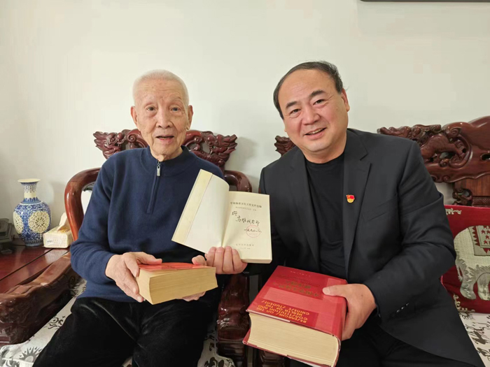 慰问离退休干部，浓浓关怀暖人心——北京市第二十中学组织探望离退休教师