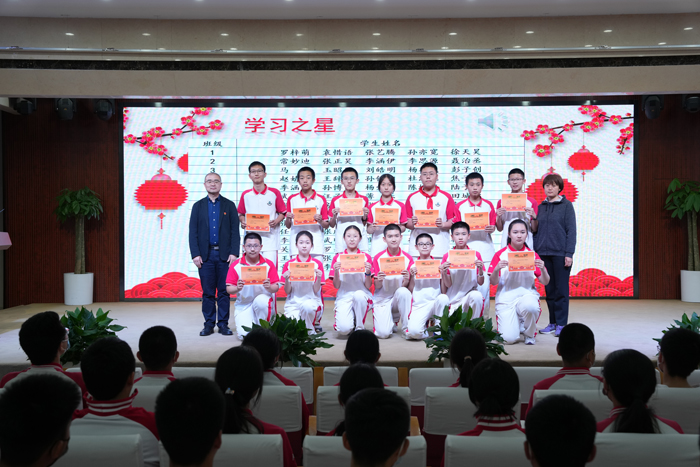 让优秀成为习惯，让过去激励未来——北京市第二十中学初中部召开初二年级期中表彰大会
