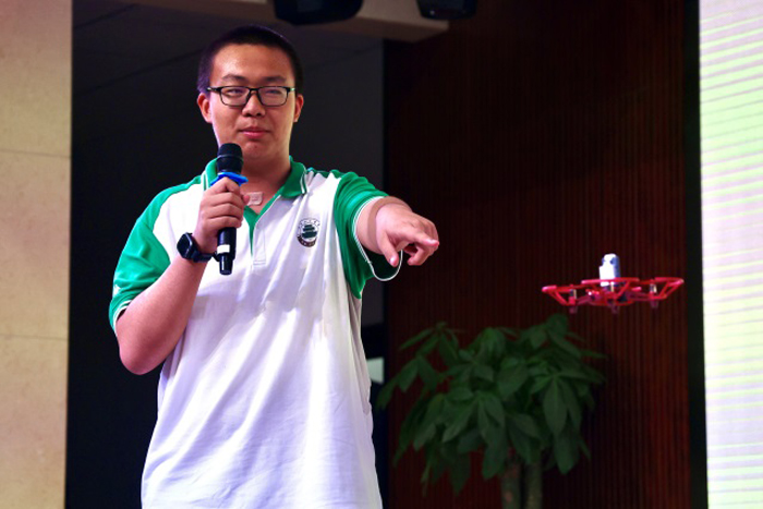 科创翱翔蓝天，梦想起航远方——北京市第二十中学高一年级举办“问天杯”人工智能无人机课程成果展示