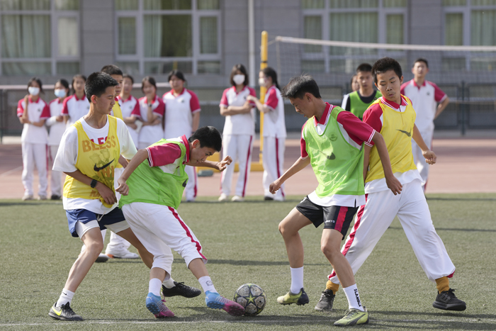 北京市第二十中学开展2023年初中校园足球班级联赛