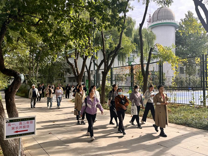 家校携手，共育脊梁——记高一高二年级校园开放日