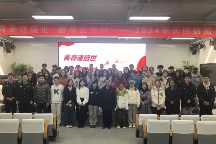 凡心所向，素履所往——高二年级开展“学长学姐进校园”活动