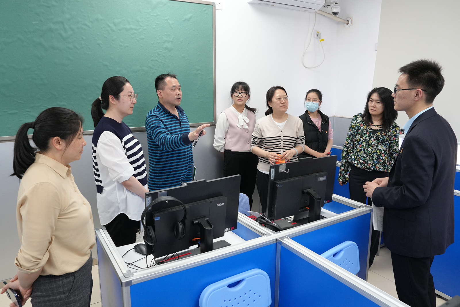跨校区联合教研，共促信息科技与人工智能课程融合新发展