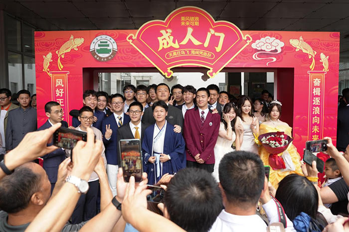风好正是扬帆时，奋楫逐浪向未来——我校2024届高三年级毕业典礼暨成人仪式圆满举办
