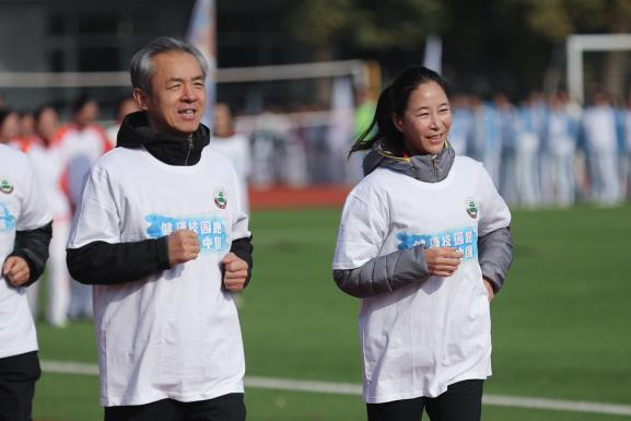 健康校园跑，奔向全中国——我校隆重举行冬季长跑启动仪式