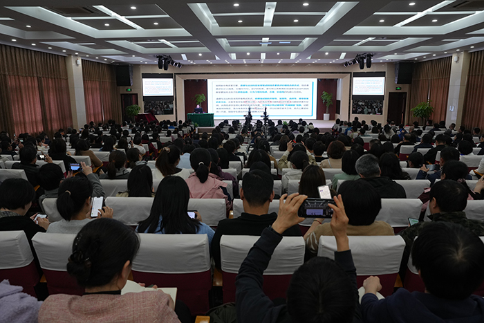 每一天，为明天；每一步，为未来——初一年级期中家长会